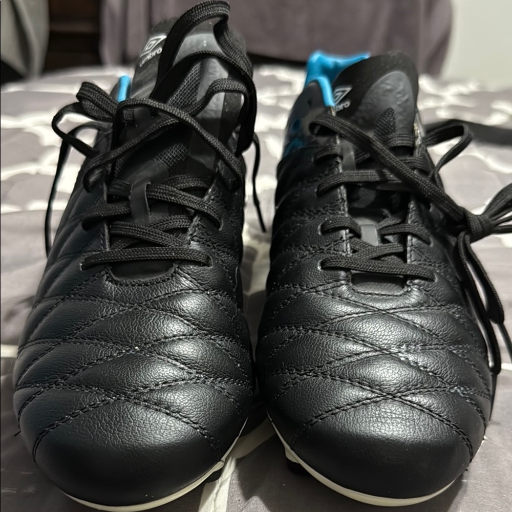Umbro Men's Black and Blue Athletic Shoes